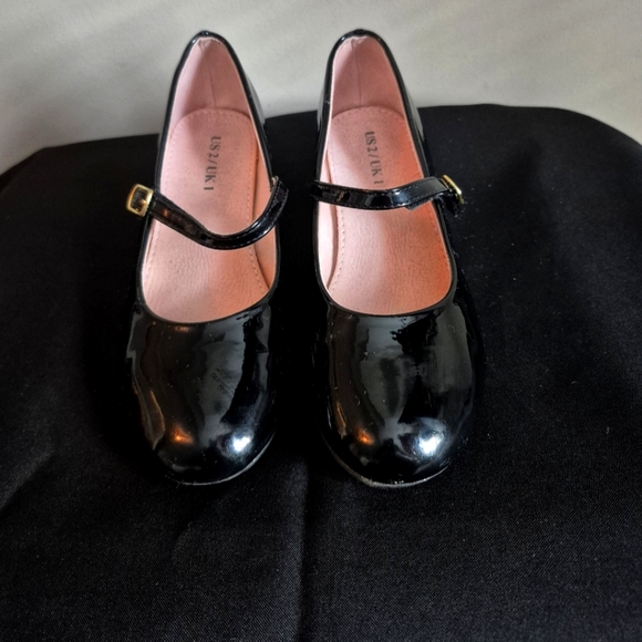 Shoes - Picture 2 of 3